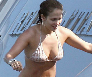 jlo caught by paparazzi in bikini