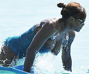 serena williams oops tits pop out at the beach