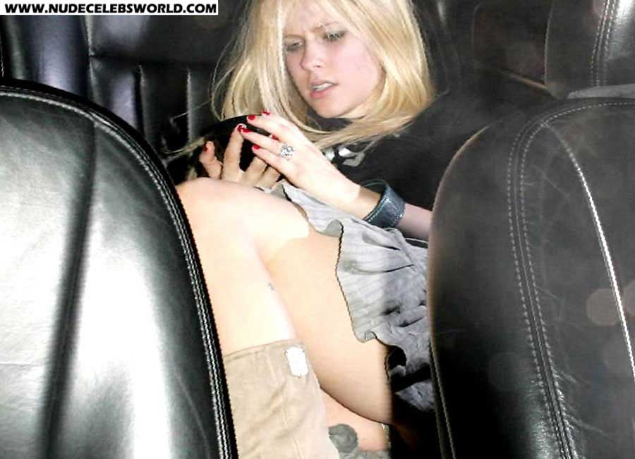 avril lavigne paparazzi oops upskirt famous singer avril lavigne upskirt candid